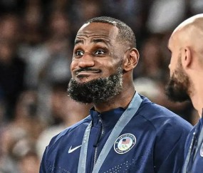 NG体育-詹姆斯回归赛场，势不可挡首场状态亮眼，中国队观众沸腾！的简单介绍