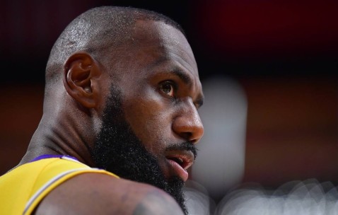 NG SPORTS-詹姆斯迎来十二赛季高光表现，雄鹿球迷沸腾！的简单介绍