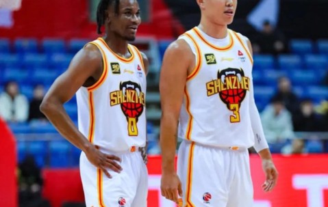 NG体育-今晚荷甲传出新动向，深圳男篮篮板制胜，高层表态——底气十足，团队化学反应显著(深圳男篮最新消息今天)